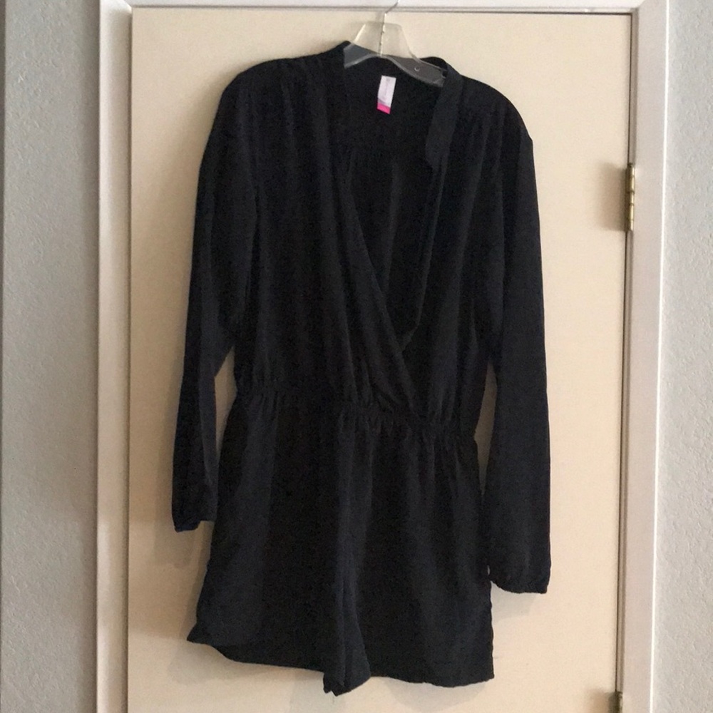 Black romper with pockets